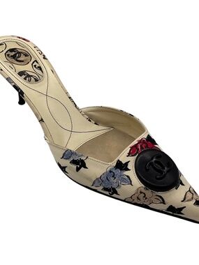 CHANEL IVORY MULTI FLORAL FABRIC MULES WITH LEATHER CC LOGO